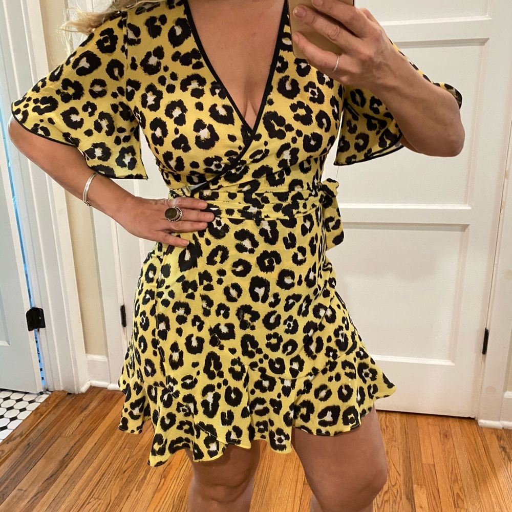Jealous tomato wrap chic dress medium